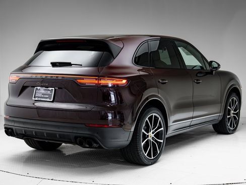 Certified 2023 Porsche Cayenne Platinum Edition image 34