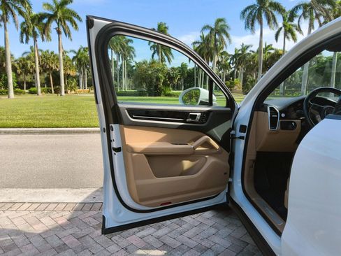 Used 2019 Porsche Cayenne image 9