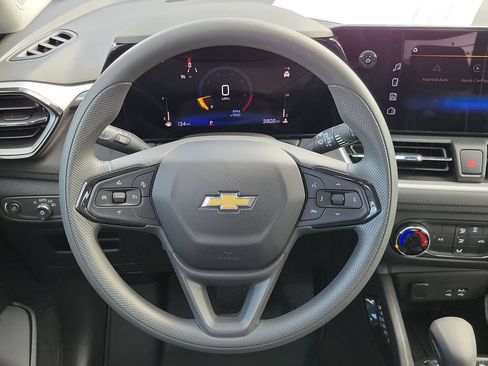 Used 2025 Chevrolet TrailBlazer LS FWD image 30
