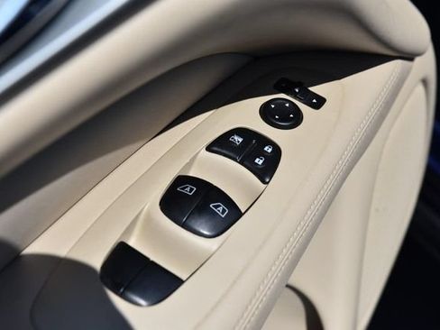 Used 2018 Nissan Pathfinder Platinum FWD image 8