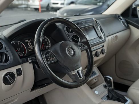 Used 2017 Volkswagen Tiguan S image 14