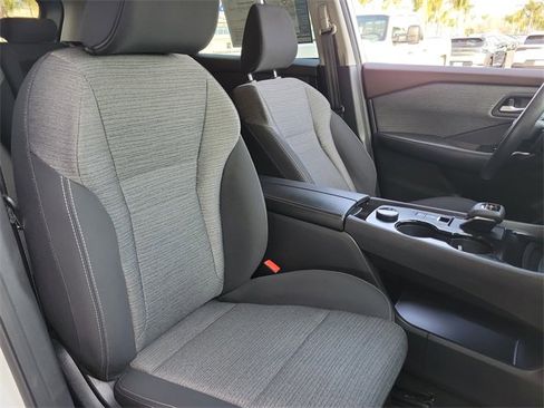 Used 2022 Nissan Rogue SV image 24