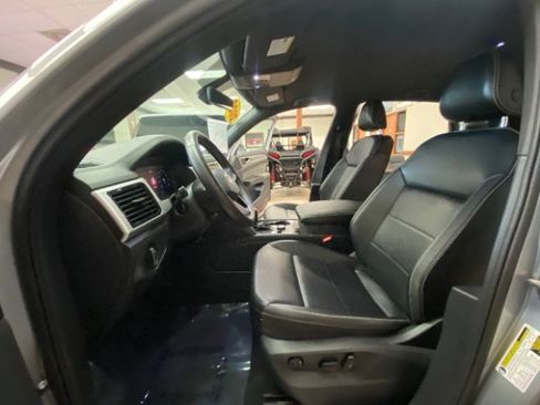 Used 2022 Volkswagen Atlas Cross Sport SE AWD/4WD image 17