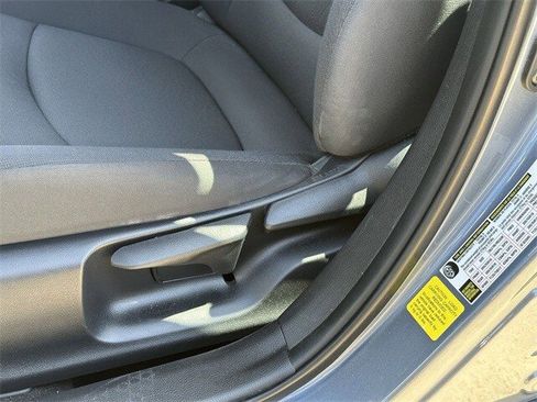 Used 2022 Toyota Corolla LE image 25