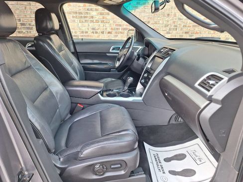 Used 2014 Ford Explorer XLT w/ Equipment Group 202A image 11