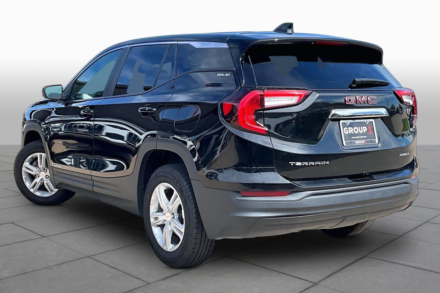 Used 2024 GMC Terrain SLE AWD/4WD image 12