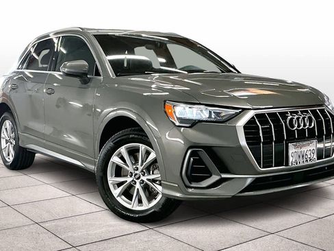 Used 2022 Audi Q3 2.0T Premium w/ Convenience Package image 2