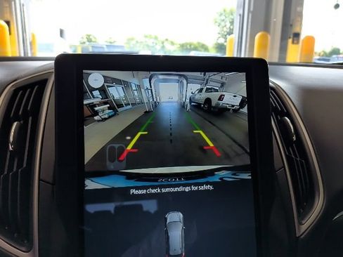 Used 2024 Ford Edge ST-Line w/ Class II Trailer Tow Package AWD/4WD image 9