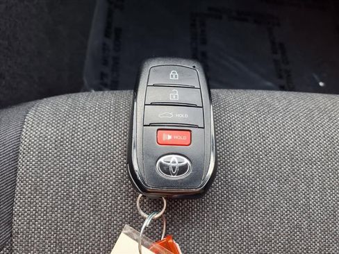 Used 2025 Toyota Camry XLE image 10