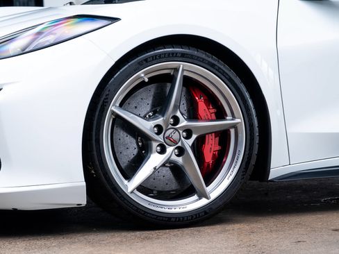 Used 2025 Chevrolet Corvette E-Ray AWD/4WD image 4