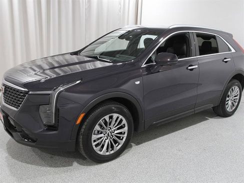 Certified 2025 Cadillac XT4 Premium Luxury image 3