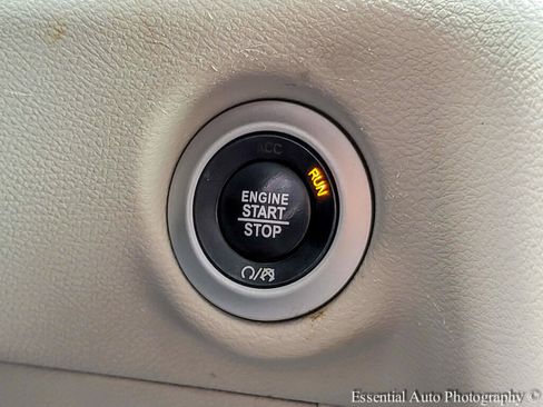 Used 2022 Chrysler Voyager LX image 21