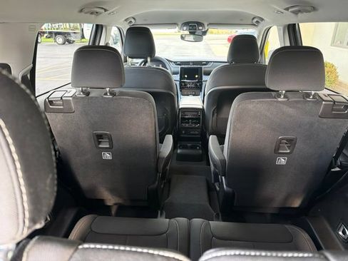 Used 2023 Jeep Grand Cherokee L Laredo w/ Luxury Tech Group I AWD/4WD image 18