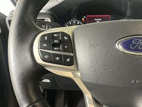 Used 2022 Ford Explorer XLT AWD/4WD image 16