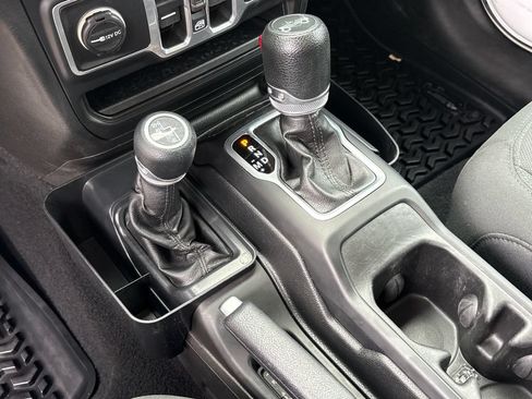 Used 2018 Jeep Wrangler Unlimited Sport S AWD/4WD image 27