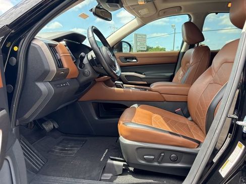 Used 2022 Nissan Pathfinder Platinum w/ Cargo Package AWD/4WD image 18