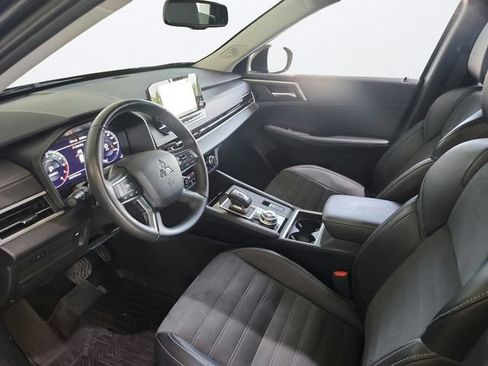 Used 2024 Mitsubishi Outlander SE AWD/4WD image 11