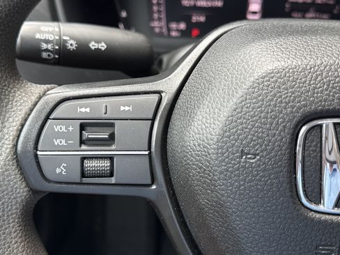 Used 2025 Honda Accord SE image 15