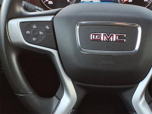 Used 2022 GMC Terrain SLE w/ Driver Convenience Package image 6