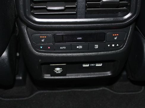Used 2023 Honda Pilot Elite image 12
