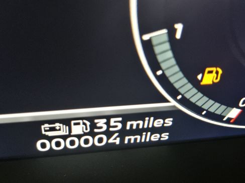 New 2025 Mitsubishi Outlander SE image 18