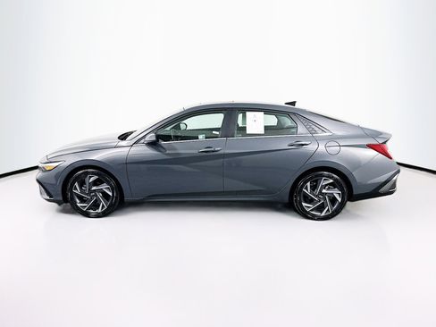 Used 2025 Hyundai Elantra SEL FWD image 4