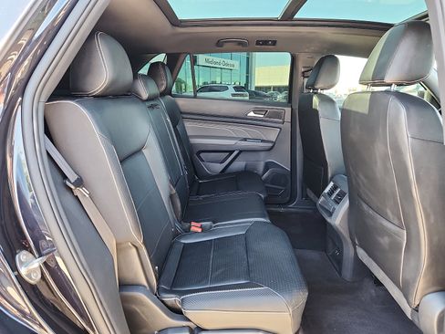 Used 2021 Volkswagen Atlas Cross Sport SE w/ Panoramic Sunroof Package FWD image 14