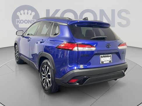 Used 2025 Toyota Corolla Cross AWD Hybrid w/ Moonroof Package image 4