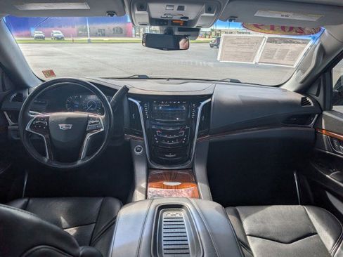 Used 2019 Cadillac Escalade Luxury AWD/4WD image 34