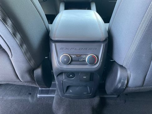 Used 2025 Ford Explorer Active RWD image 31