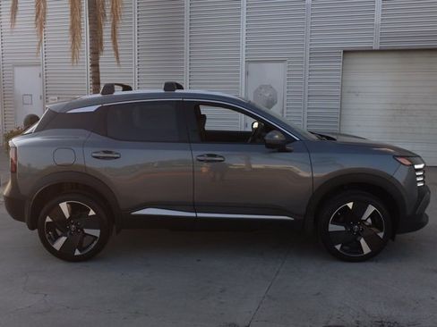 New 2025 Nissan Kicks SR image 3