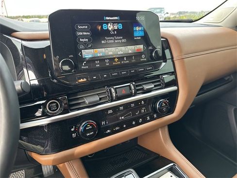 Certified 2024 Nissan Pathfinder Platinum w/ Black Appearance Package image 31