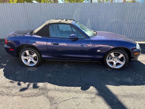 Used 2003 MAZDA MX-5 Miata LS image 2