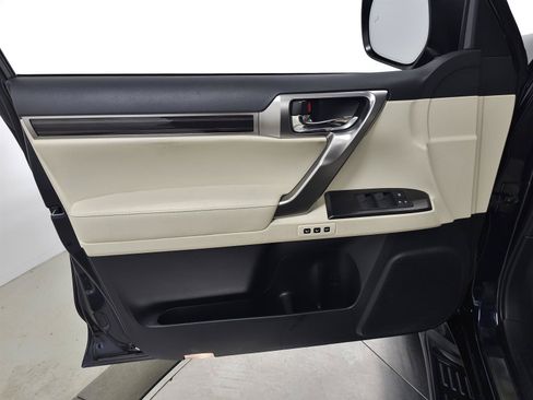 Used 2023 Lexus GX 460 Premium w/ Accessory Package AWD/4WD image 16