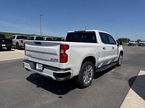 Used 2021 Chevrolet Silverado 1500 High Country w/ Technology Package AWD/4WD image 5