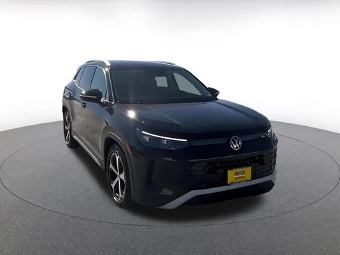 Used 2026 Volkswagen Tiguan SE FWD image 7