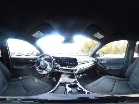 Used 2025 Chevrolet Equinox LT image 38