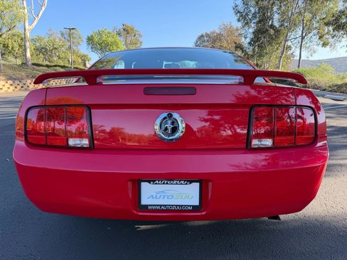 Used 2005 Ford Mustang Premium image 4
