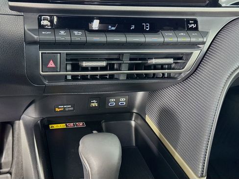 Used 2026 Toyota Camry SE w/ Convenience Package image 19