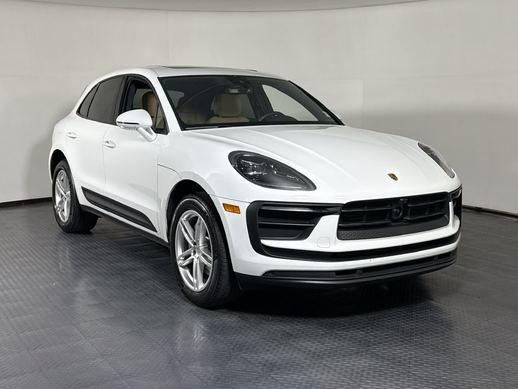 Used 2026 Porsche Macan AWD/4WD image 9