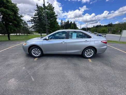 Used 2017 Toyota Camry LE FWD image 6