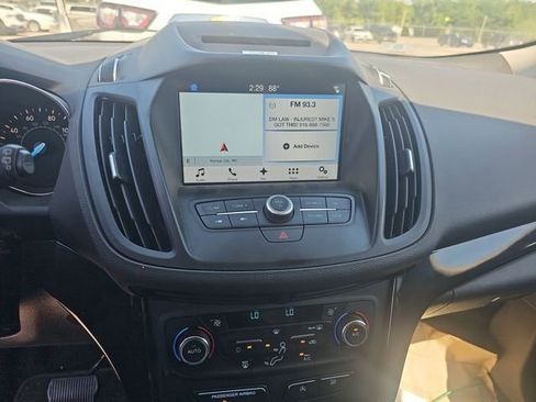 Used 2017 Ford Escape SE w/ Equipment Group 201A image 7