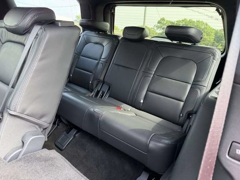 Certified 2024 Lincoln Navigator Reserve AWD/4WD image 14