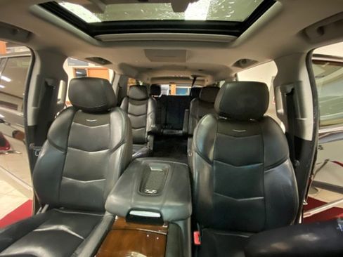 Used 2018 Cadillac Escalade ESV Luxury image 23