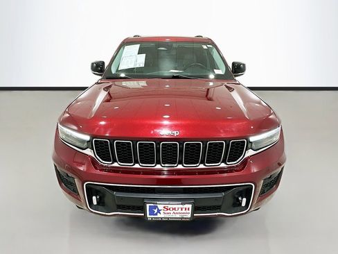 Used 2022 Jeep Grand Cherokee Overland RWD image 2