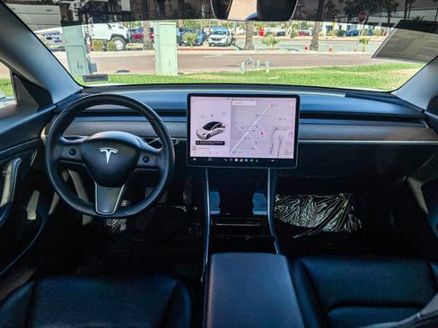 Used 2020 Tesla Model 3 Standard Range RWD image 15