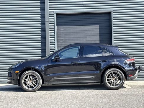 Certified 2022 Porsche Macan image 2