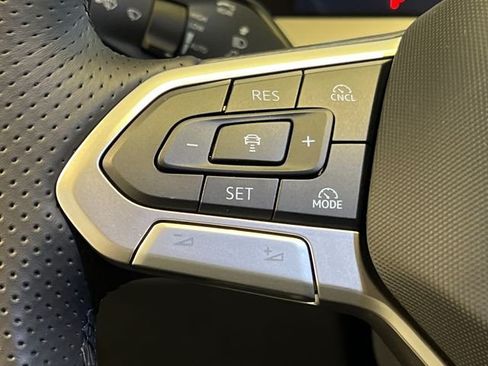 New 2026 Volkswagen Tiguan SE R-Line FWD image 14