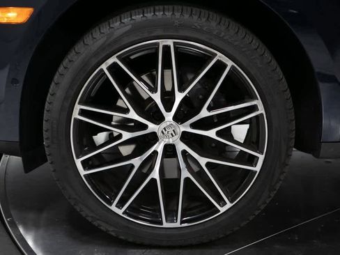 Certified 2023 Porsche Macan image 11