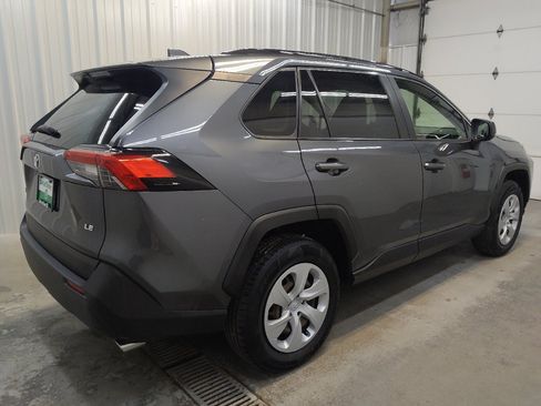 Used 2019 Toyota RAV4 LE FWD image 10